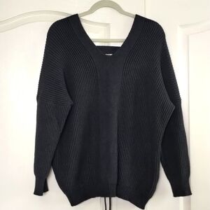 Lovemarks gray chunky v-backline sweater size large with criss cross tie in back